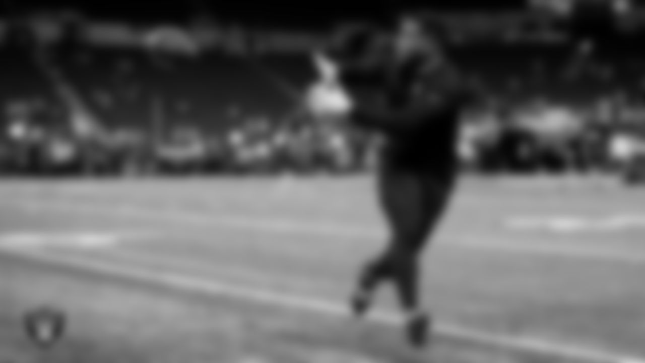 Las Vegas Raiders running back Peyton Barber (31) warming up before the regular season away game against the Indianapolis Colts.