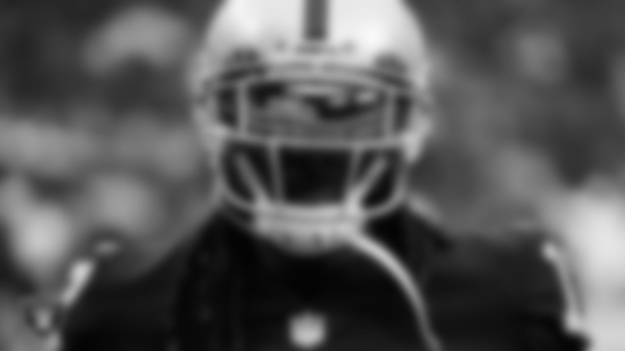 Las Vegas Raiders wide receiver Davante Adams (17) warming up before the regular season home game against the Houston Texans at Allegiant Stadium.