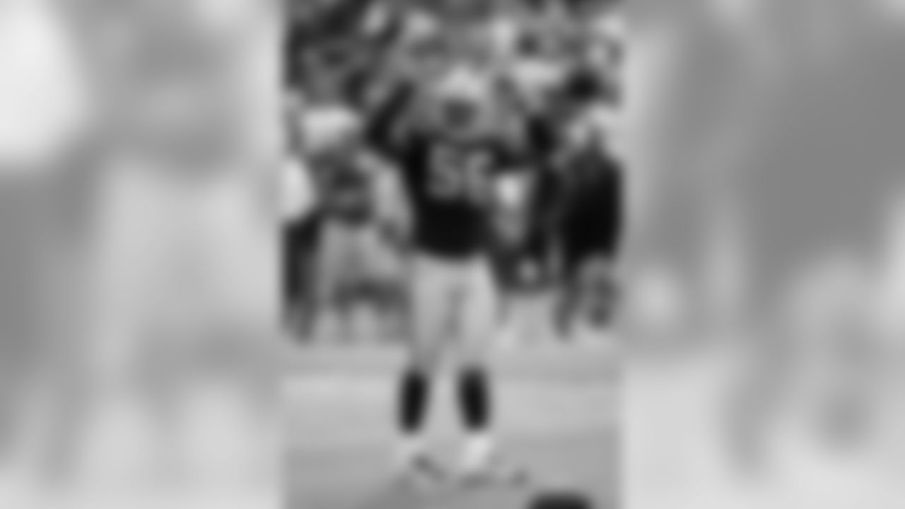 DE Derrick Burgess