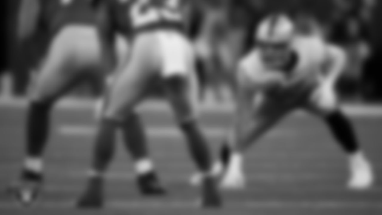 Las Vegas Raiders defensive end Maxx Crosby (98) lines up before the snap during the regular season away game against the Los Angeles Rams at SoFi Stadium.