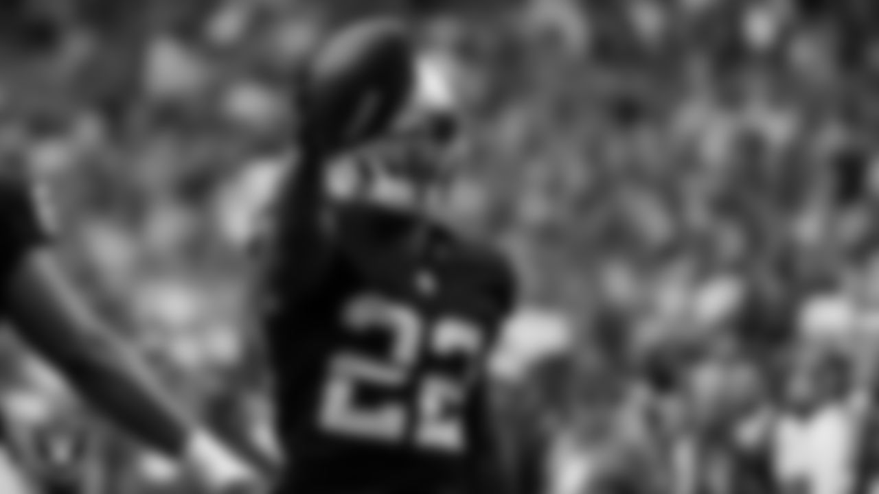Las Vegas Raiders running back Ameer Abdullah (22) celebrates after making a catch during the regular season home game against the Arizona Cardinals at Allegiant Stadium.