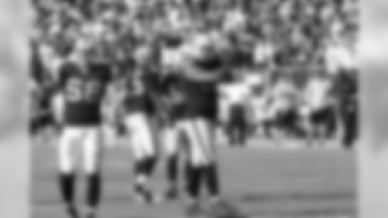 DT Richard Seymour celebrates after a key sack late in the 4th quarter.