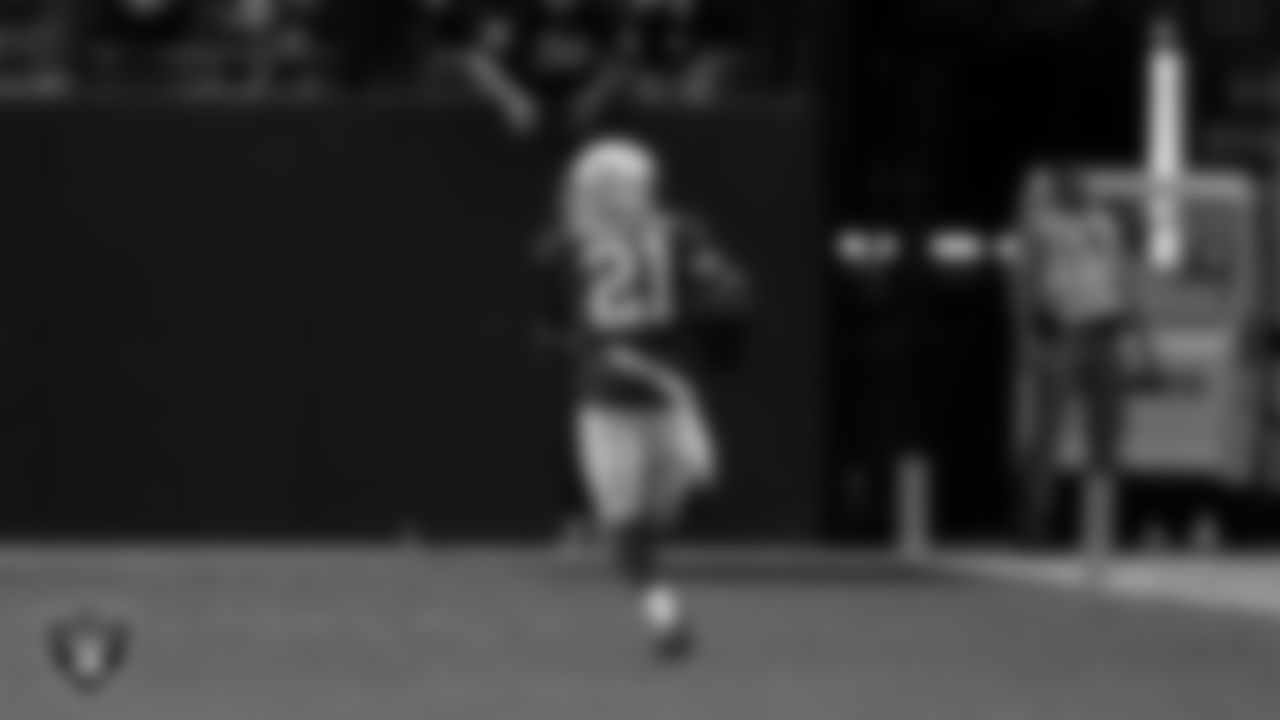 Las Vegas Raiders cornerback Amik Robertson (21) returns a fumble for a 68-yard touchdown during the regular season home game against the Denver Broncos at Allegiant Stadium.