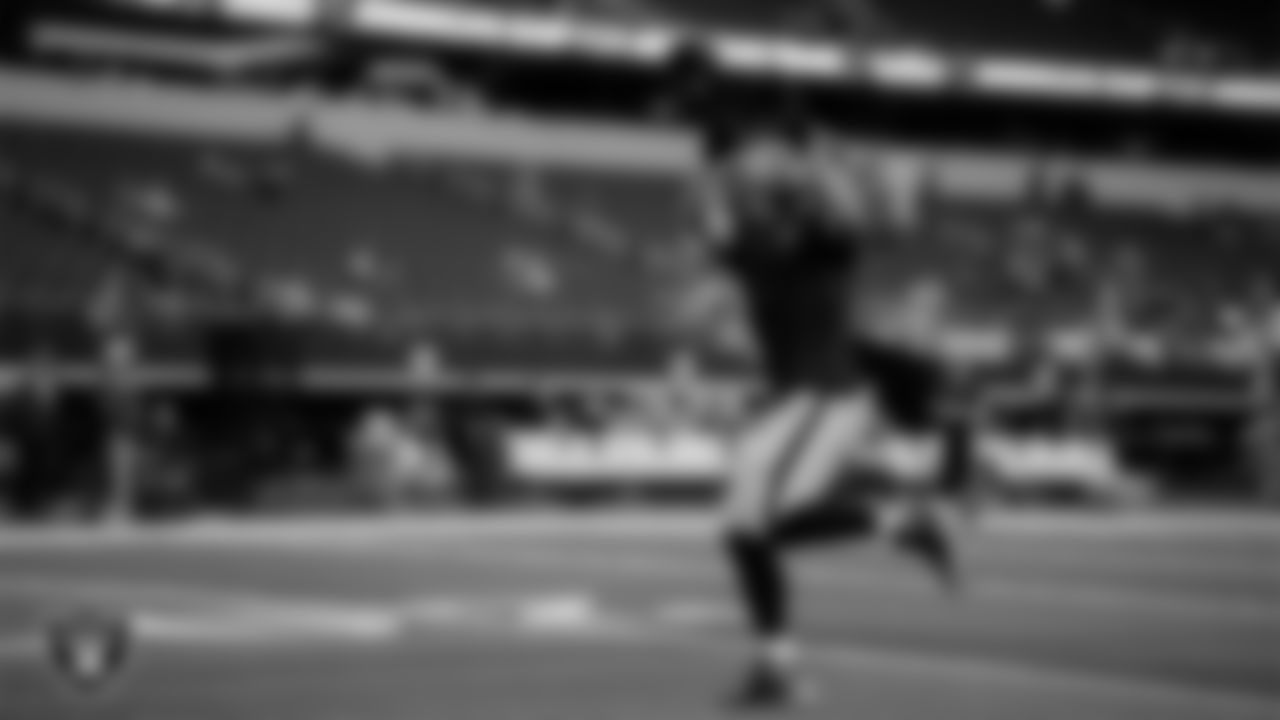 Las Vegas Raiders tight end Cole Fotheringham (85) warming up before the preseason away game against the Dallas Cowboys at AT&T Stadium.