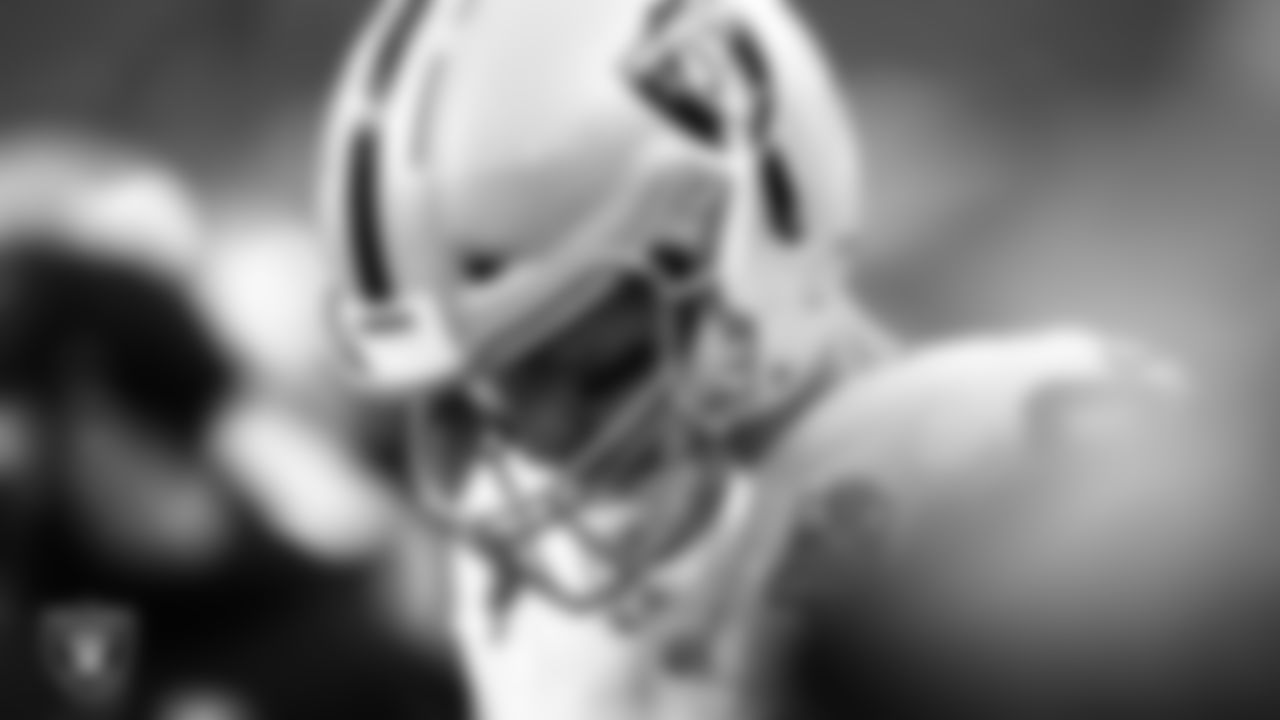 Las Vegas Raiders tight end Jason Witten (82) on the sidelines during the Las Vegas Raiders regular season away game against the Denver Broncos.