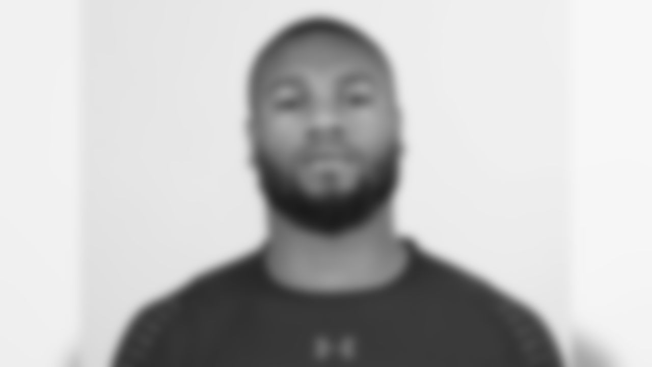 Washington LB Azeem Victor - 6th round, 216th overall (Ben Liebenberg/Associated Press)