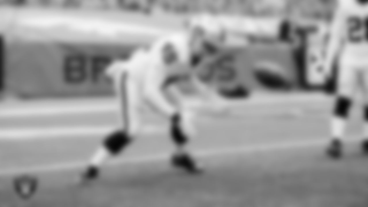The Raiders warm up before the regular season game against the Denver Broncos at Empower Field at Mile High.
