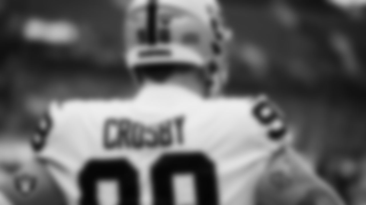 Las Vegas Raiders defensive end Maxx Crosby (98) warming up before the regular season away game against the Denver Broncos.