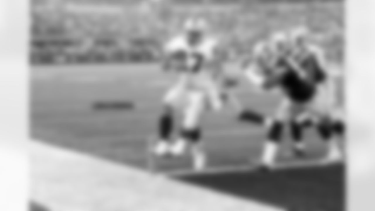 RB Rashad Jennings puts the Raiders up 14-7 in the 2nd quarter.