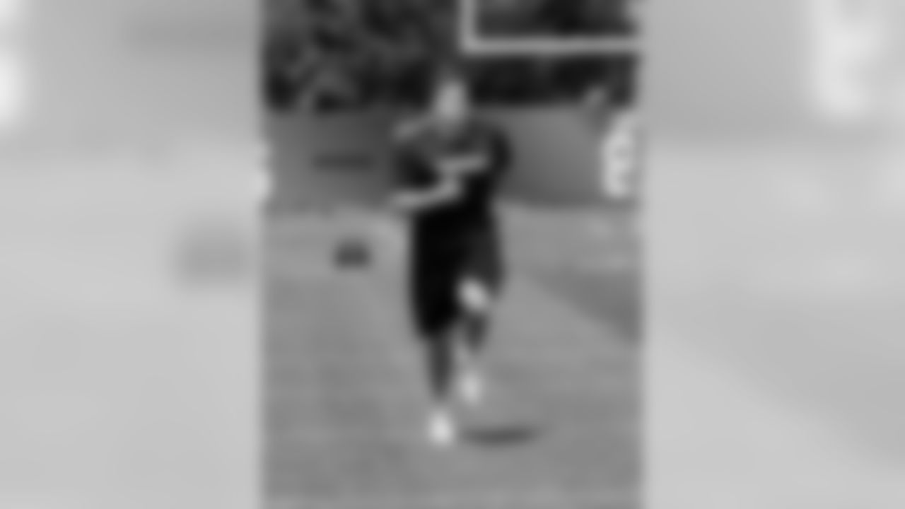 LB Miles Burris
