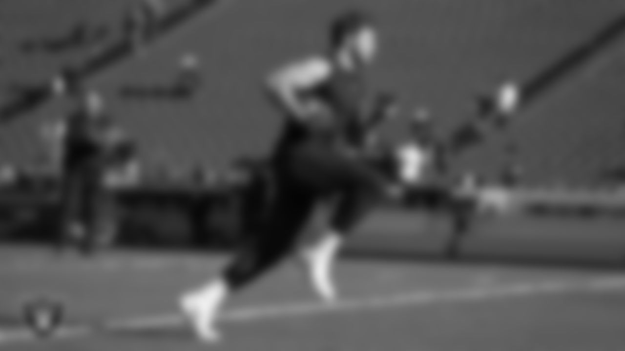 Las Vegas Raiders tight end Foster Moreau (87) warming up before the regular season away game against the Kansas City Chiefs at Arrowhead Stadium.