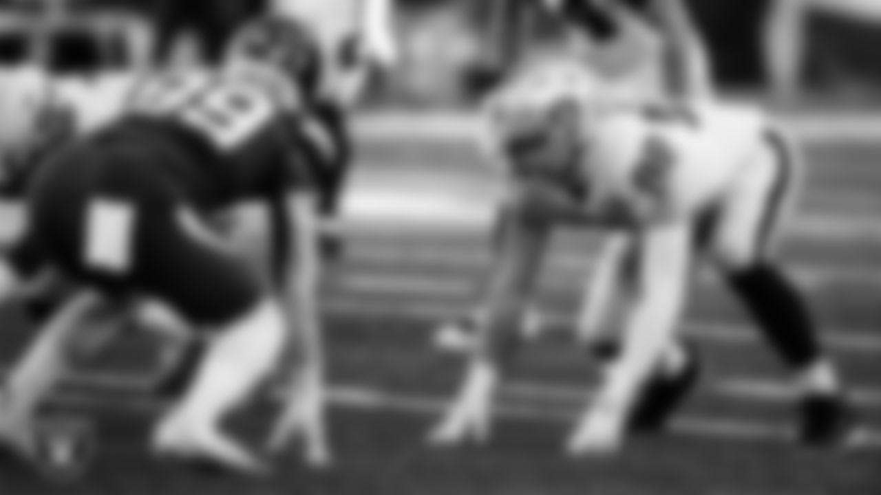 Las Vegas Raiders defensive end Maxx Crosby (98) lines up before the snap during the regular season away game against the New York Jets.