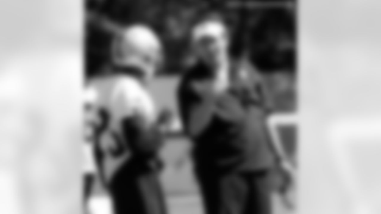 Offensive coordinator Greg Knapp and RB Mike Goodson work together.