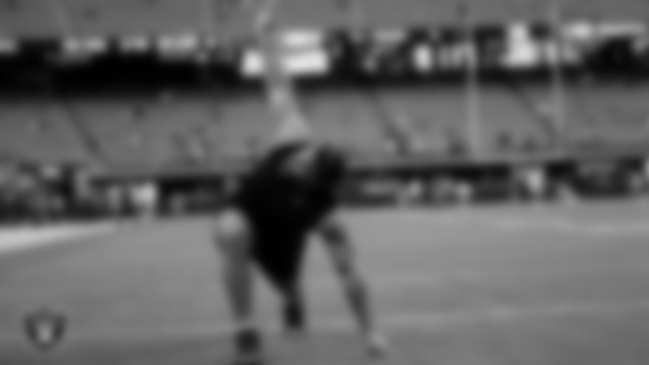 Las Vegas Raiders defensive tackle Solomon Thomas (92) warming up before the regular season home game against the Miami Dolphins.