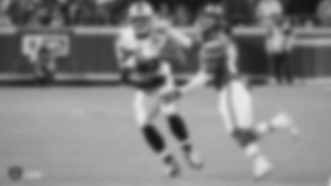 Oakland Raiders tight end Darren Waller (83) during the regular season game against the Kansas City Chiefs at Arrowhead Stadium.