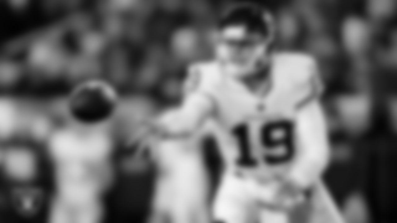 QB Garrett Gilbert
Previous teams: St. Louis Rams (2014), New England Patriots (2014–2015), Detroit Lions (2015), Oakland Raiders (2015–2016), Carolina Panthers (2017–2018), Orlando Apollos (2019), Cleveland Browns (2019–2020), Dallas Cowboys (2020), New England Patriots (2021), Washington Football Team (2021)