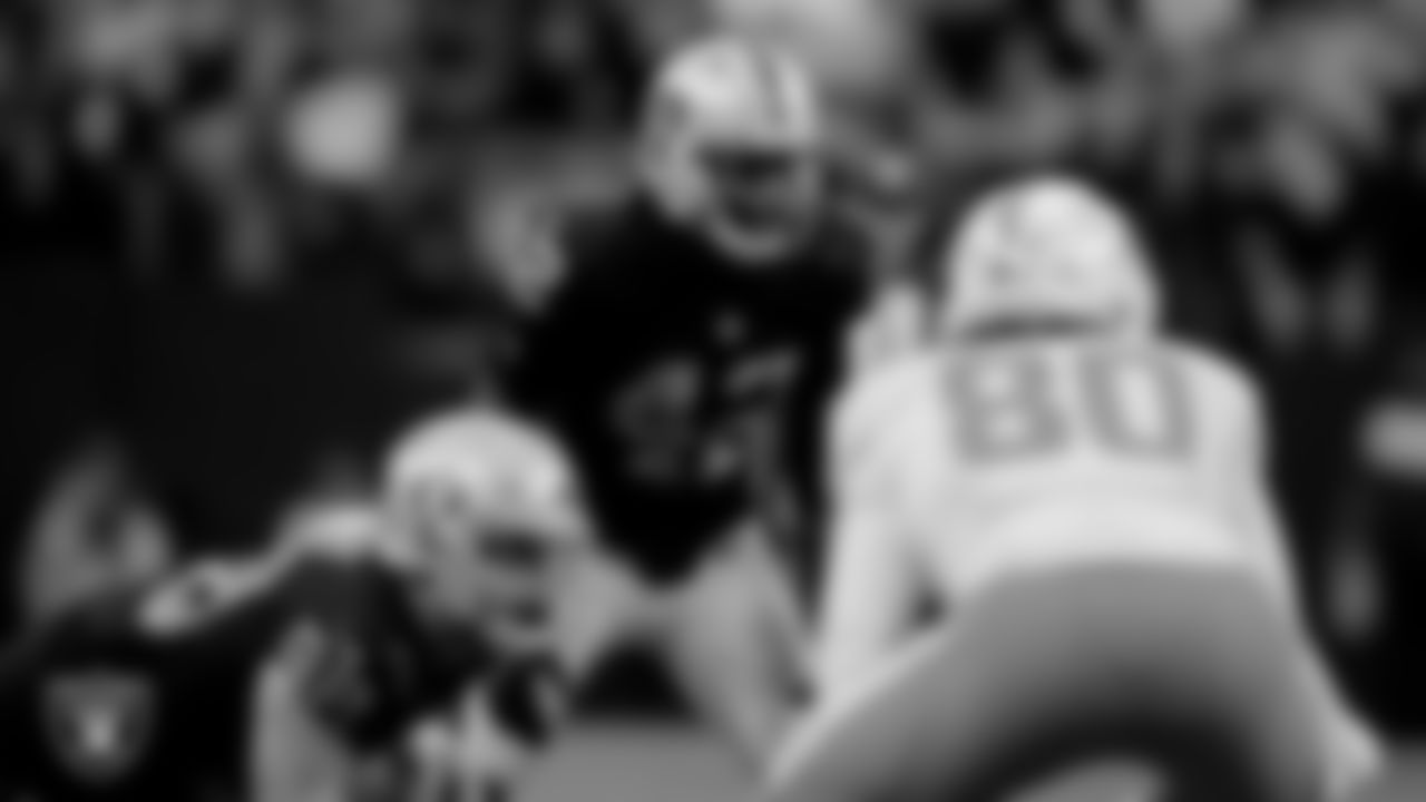 Las Vegas Raiders linebacker Cory Littleton (42) during the regular season home game against the Miami Dolphins.