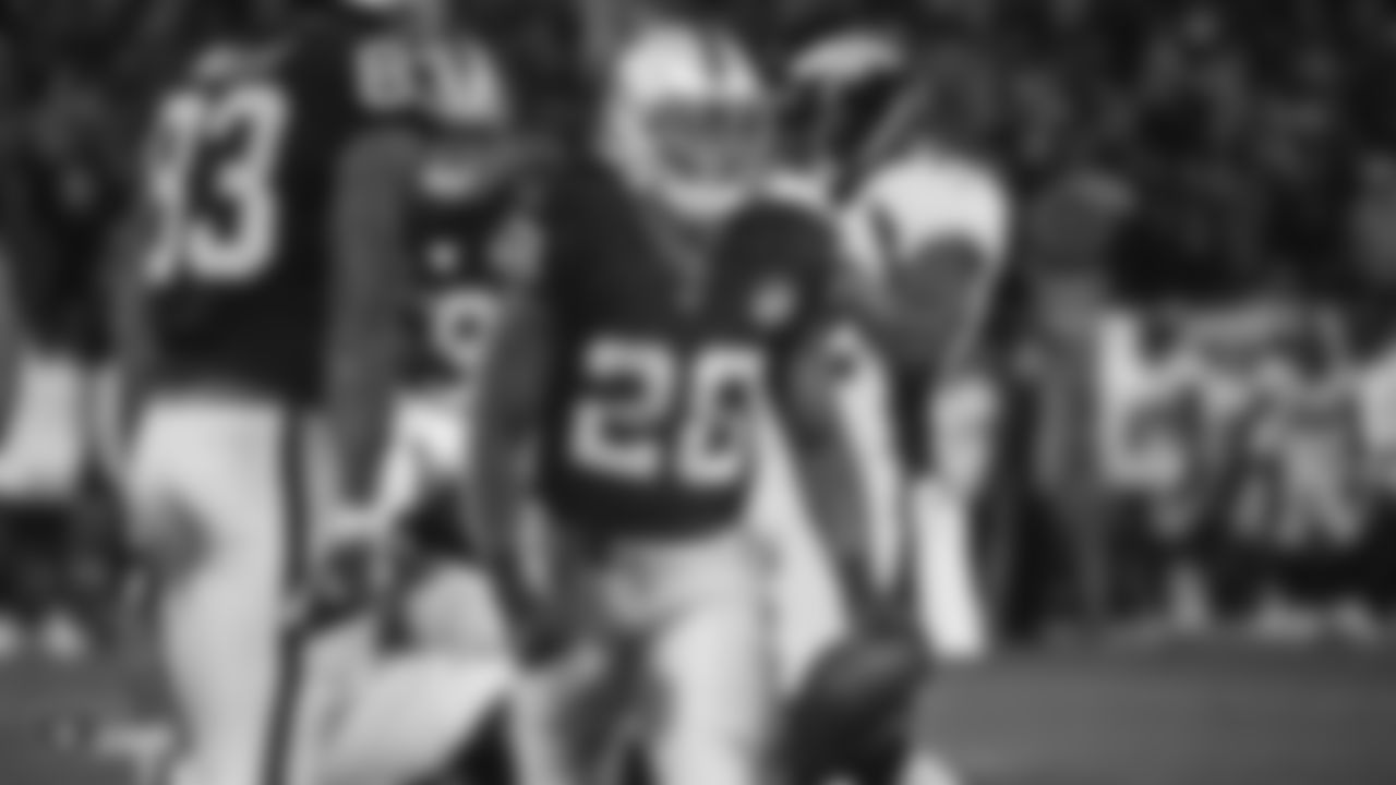 Raiders running back Josh Jacobs (28) celebrates a touchdown during the Raiders regular season game against the Denver Broncos.
