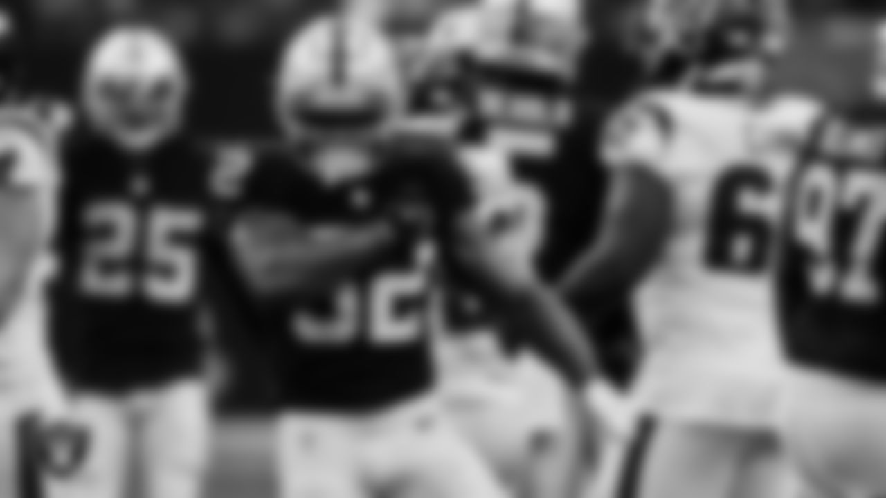 Las Vegas Raiders linebacker Denzel Perryman (52) celebrates after making a tackle during the regular season home game against the Houston Texans at Allegiant Stadium.