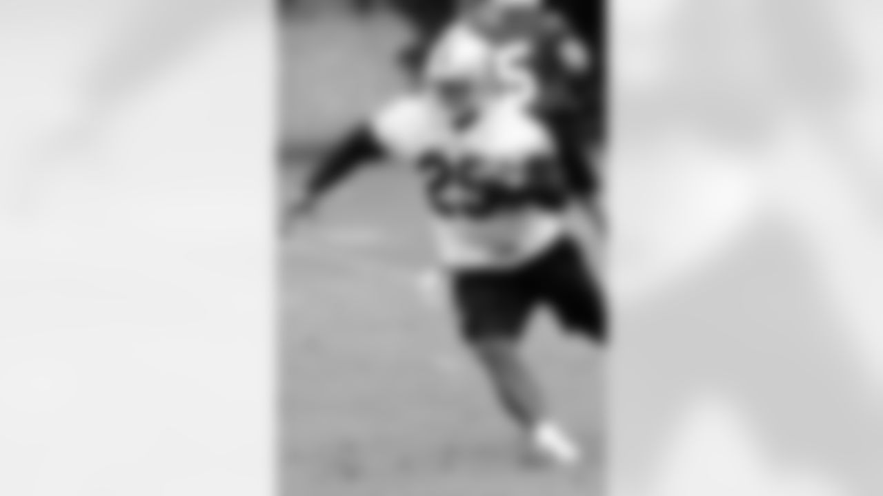 RB Rock Cartwright runs with the football. Photo By Tony Gonzales