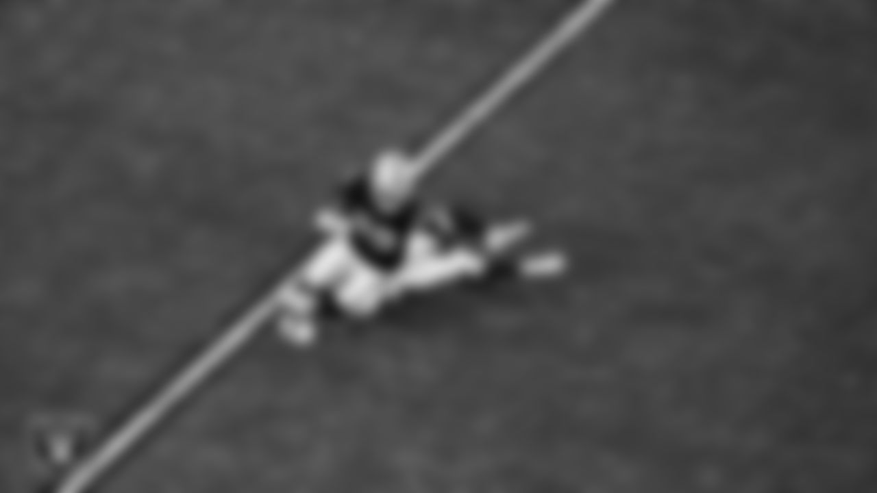Las Vegas Raiders wide receiver Bryan Edwards (89) runs after making a catch during the regular season home game against the Washington Football Team.