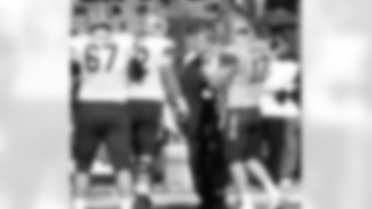 Senior offensive assistant Al Saunders discusses the play with Notre Dame OL Braxston Cave..