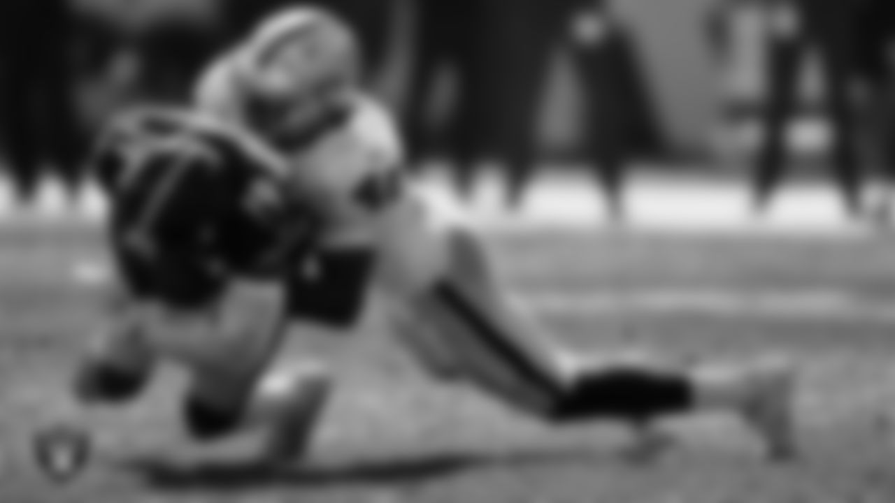 Las Vegas Raiders linebacker Cory Littleton (42) makes a tackle during the regular season away game against the Pittsburgh Steelers.