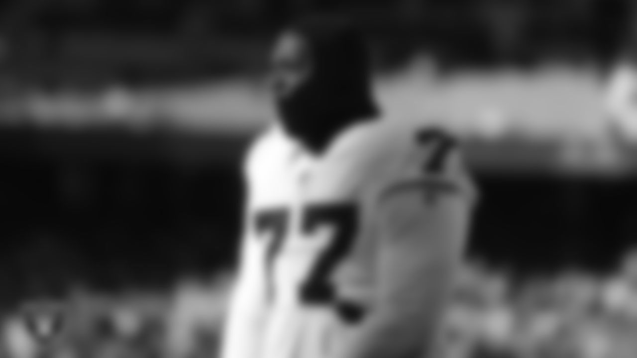 Las Vegas Raiders defensive tackle Quinton Jefferson (77) warming up before the regular season away game against the Kansas City Chiefs at Arrowhead Stadium.
