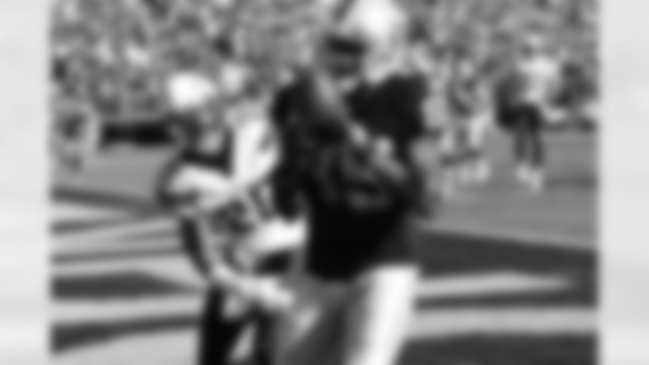 WR Darrius Heyward-Bey keeps his feet in bounds for the touchdown.