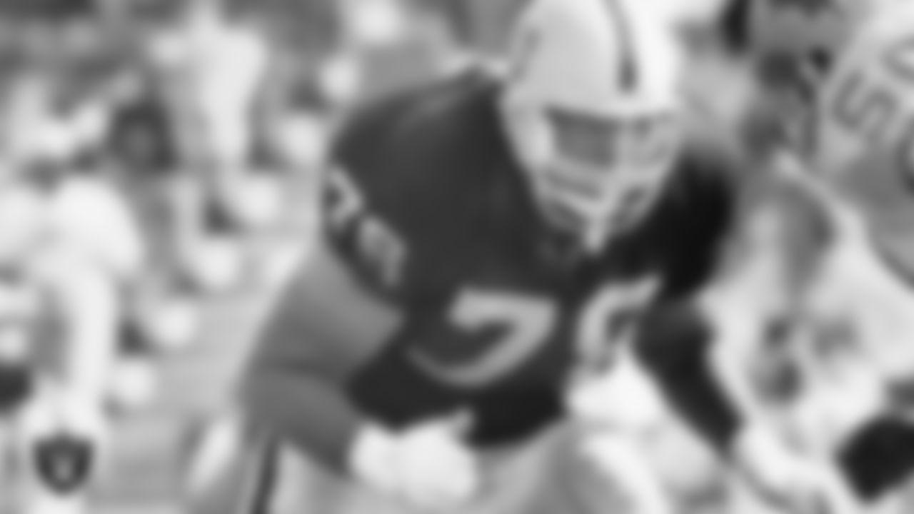 Los Angeles Raiders defensive end/ defensive tackle Dave Browning (73) defends during the regular season home game against the Detroit Lions at Los Angeles Memorial Coliseum, Sunday, September 20, 1987, in Los Angeles, Calif.