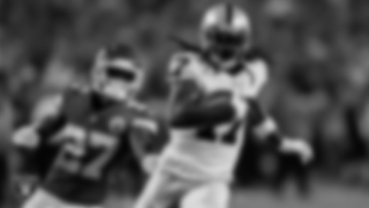 Las Vegas Raiders wide receiver Davante Adams (17) heads to the end zone on a 58-yard touchdown catch during the regular season away game against the Kansas City Chiefs at GEHA Field at Arrowhead Stadium.