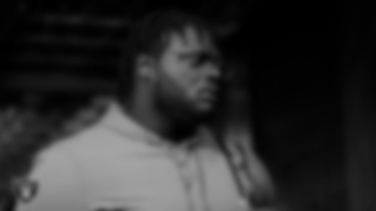 Las Vegas Raiders guard/tackle Alex Leatherwood (70) arrives to the regular season home game against the Los Angeles Chargers.