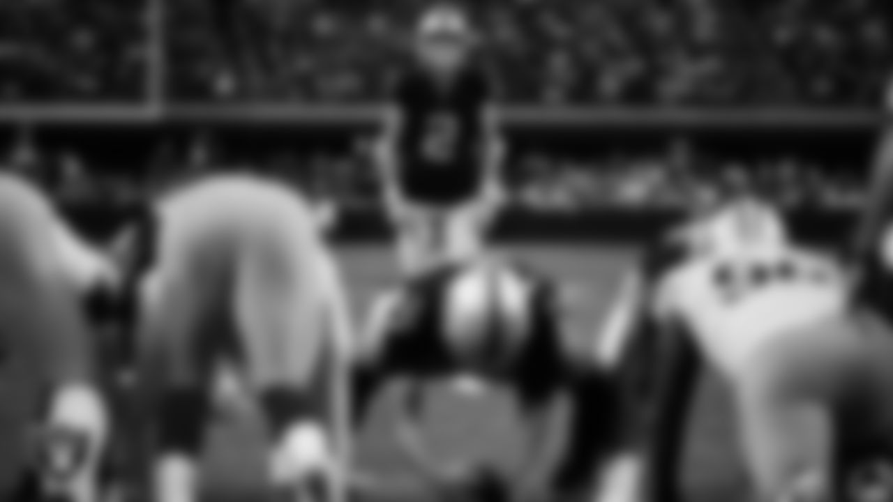 Las Vegas Raiders kicker Daniel Carlson (2) kicks a 20-yard field goal during the regular season home game against the San Francisco 49ers at Allegiant Stadium.