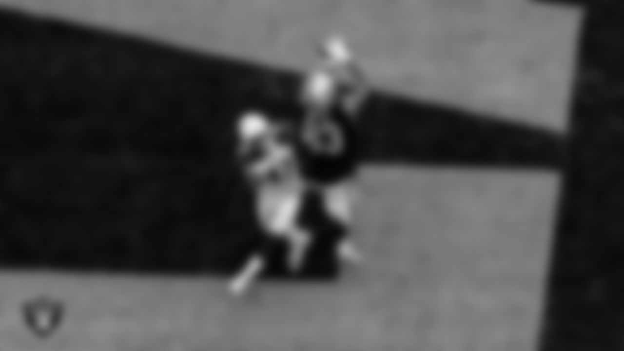 Las Vegas Raiders tight end Darren Waller (83) makes a catch for 3-yard touchdown during the regular season home game against the Arizona Cardinals at Allegiant Stadium.