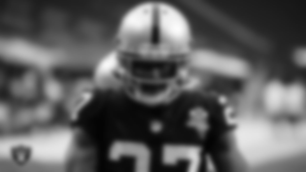 Las Vegas Raiders cornerback Trayvon Mullen (27) warming up before the regular season home game against the Tampa Bay Buccaneers.