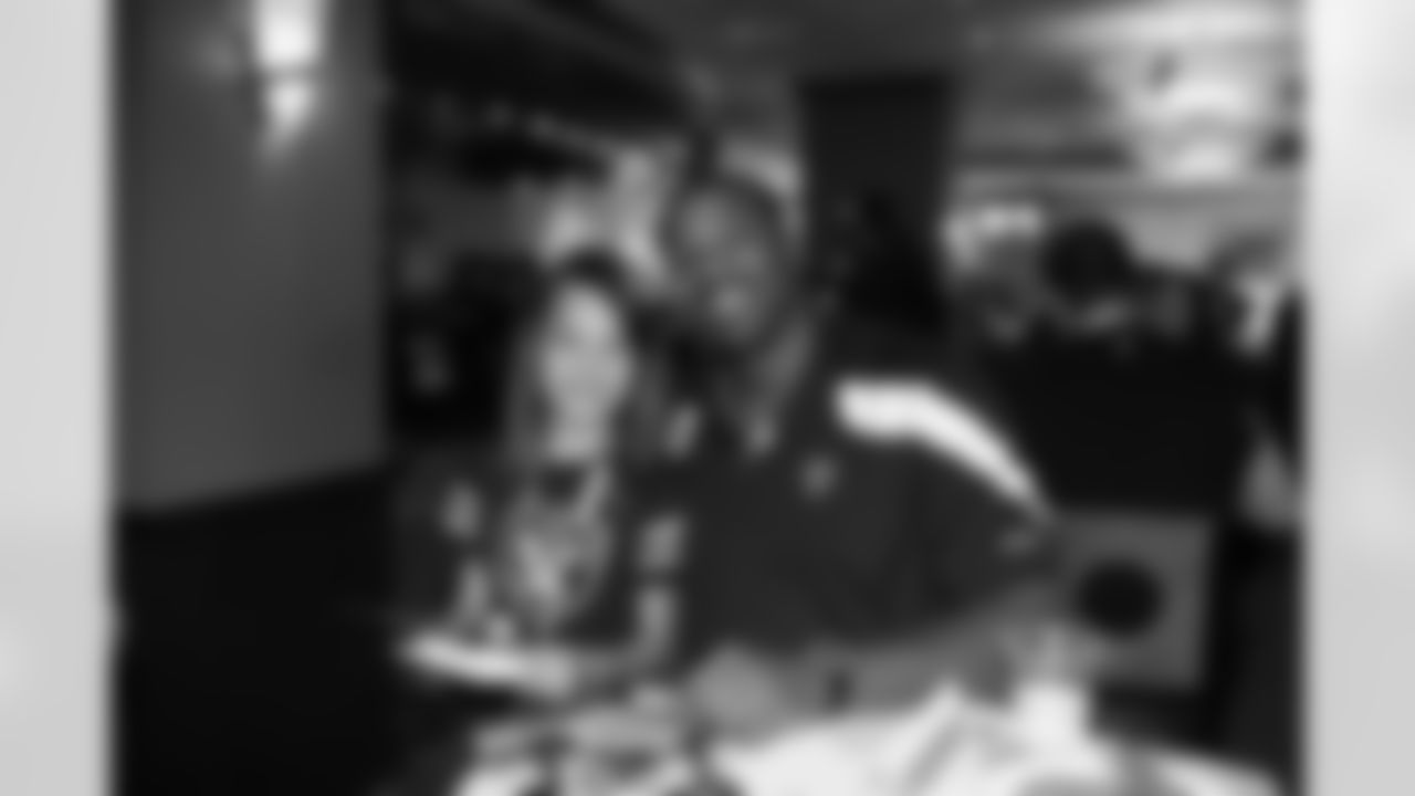 Former Raiders LB Sam Williams poses for a photo with a fan.