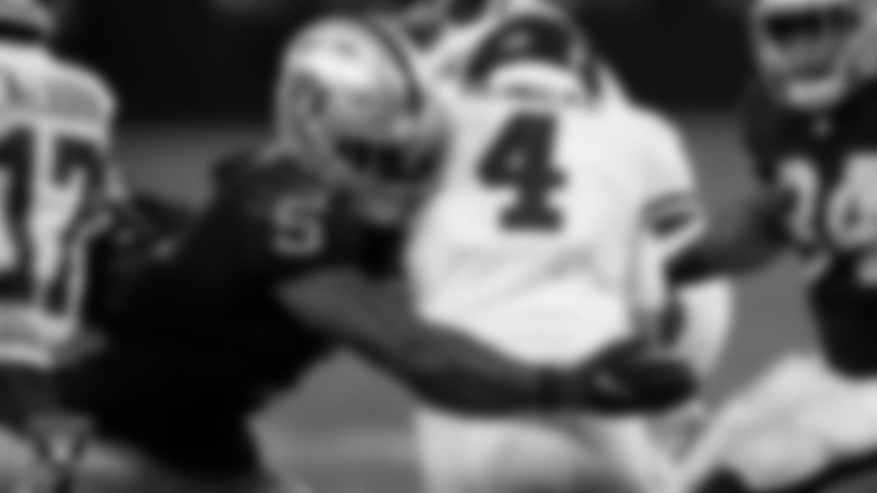 Las Vegas Raiders linebacker Divine Deablo (5) makes a tackle during the regular season home game against the Washington Football Team.