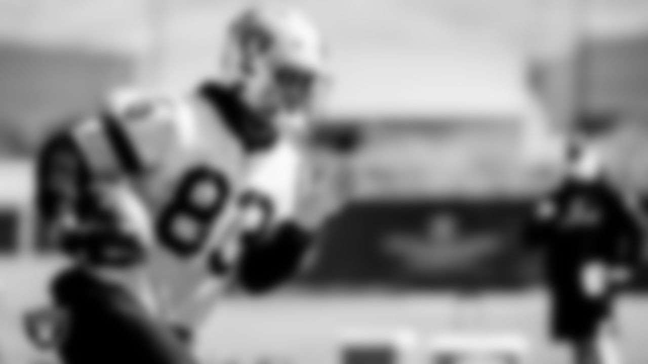 Las Vegas Raiders tight end Darren Waller (83) during practice.