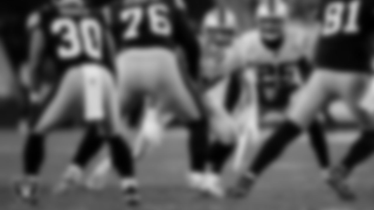 Las Vegas Raiders defensive end Maxx Crosby (98) during the regular season away game against the Pittsburgh Steelers at Acrisure Stadium.