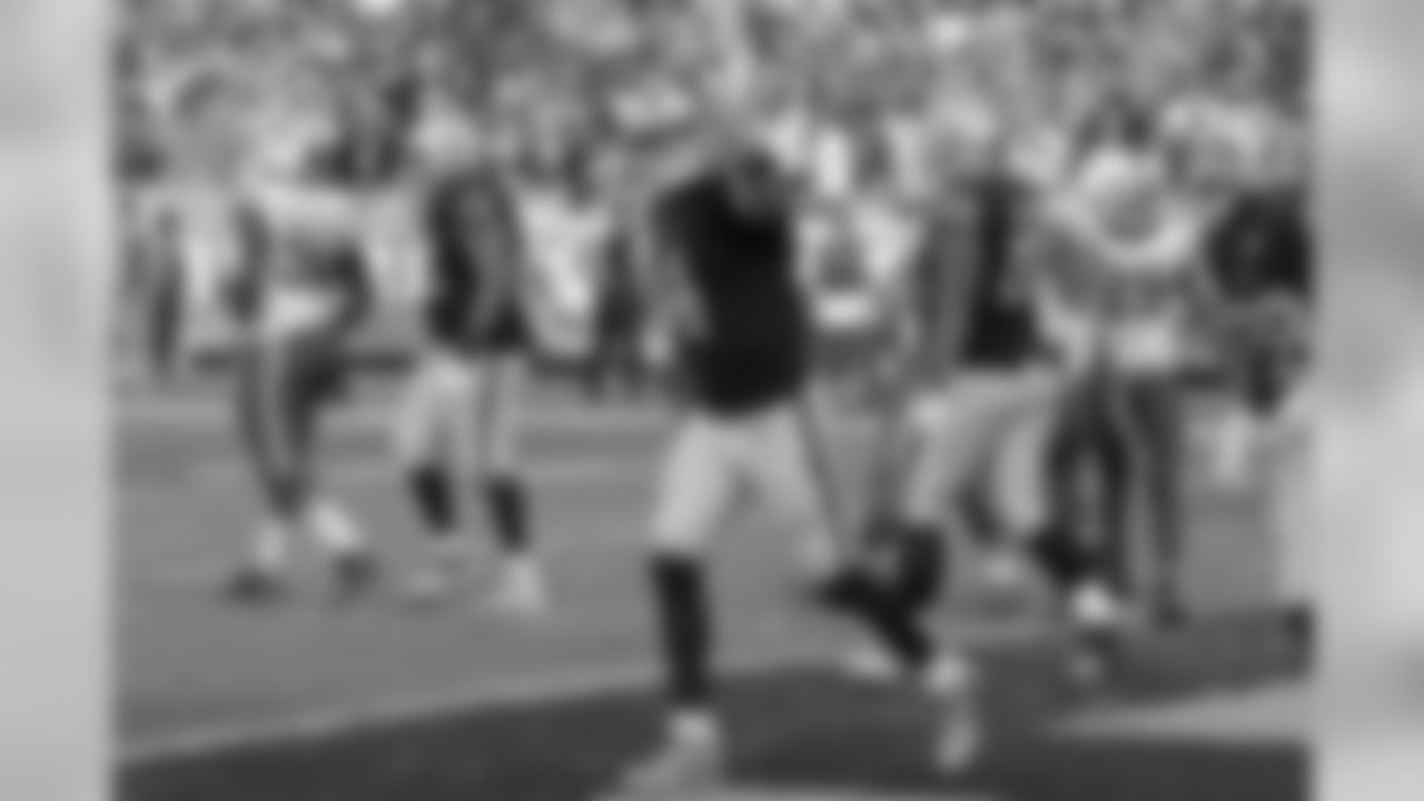QB Derek Carr