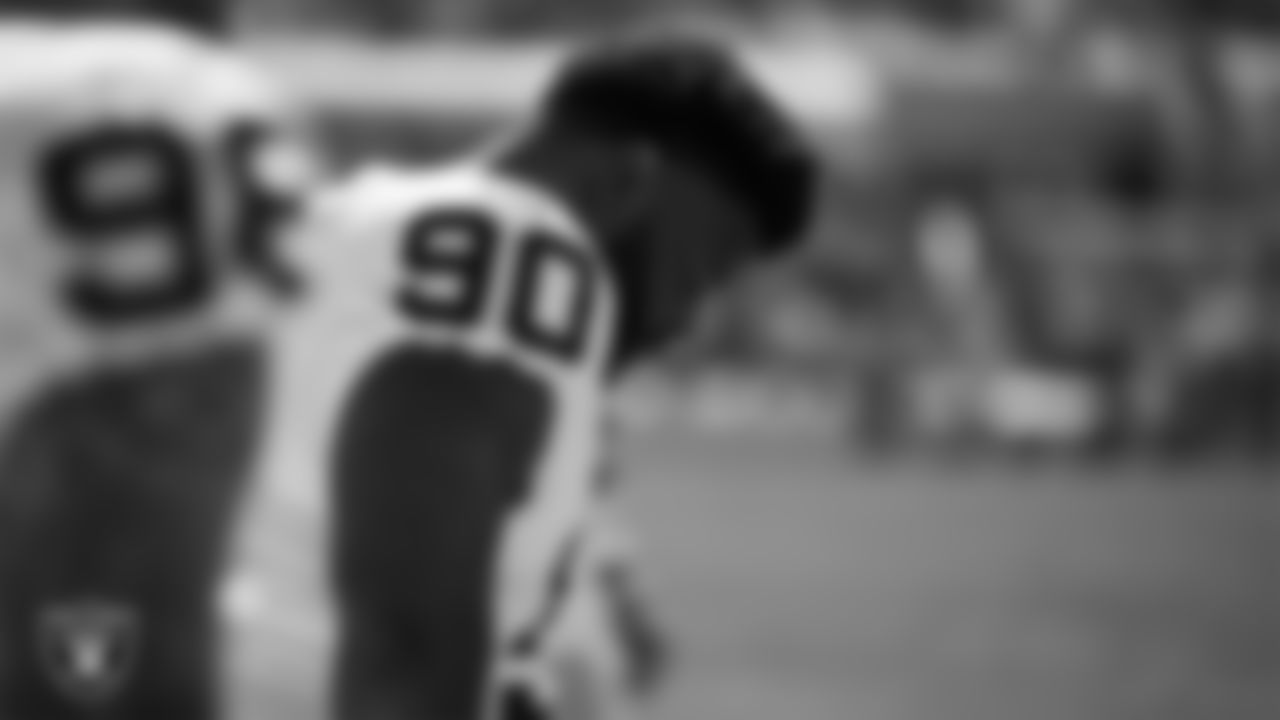 Las Vegas Raiders defensive tackle Johnathan Hankins (90) on the sidelines before the Las Vegas Raiders regular season away game against the Pittsburgh Steelers.