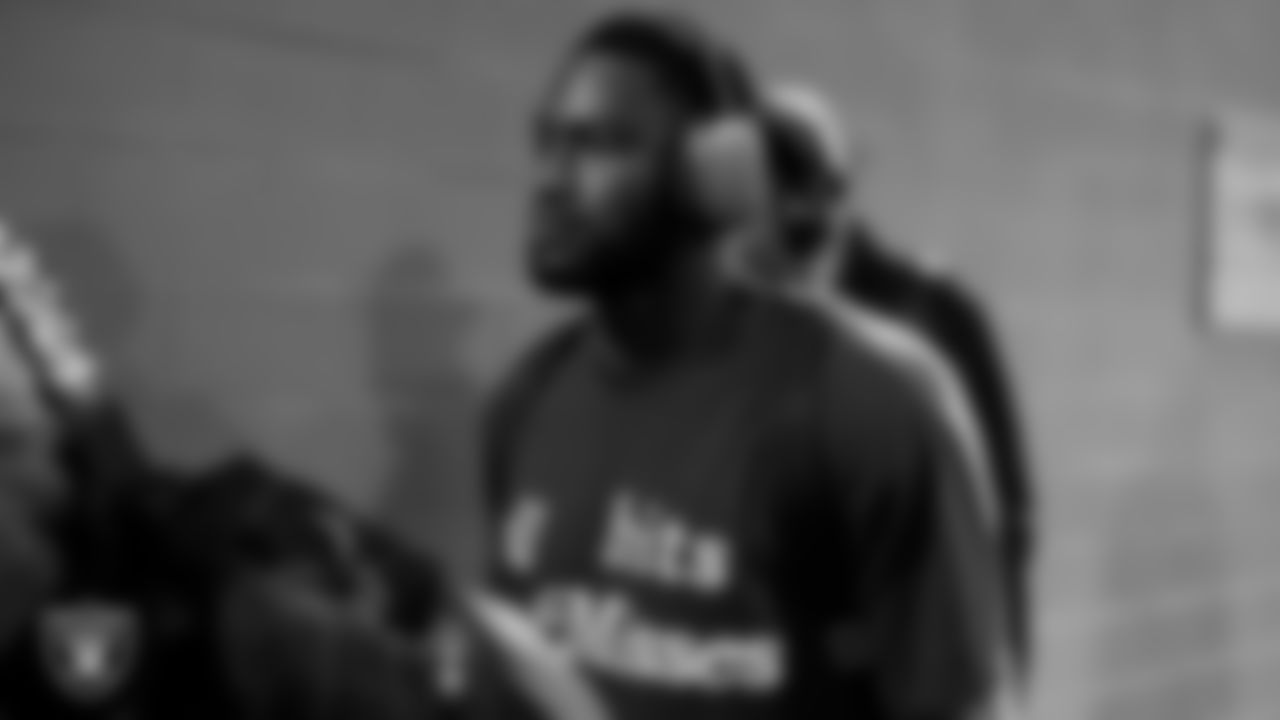 Las Vegas Raiders cornerback Brandon Facyson (35) arrives to the regular season away game against the Dallas Cowboys.
