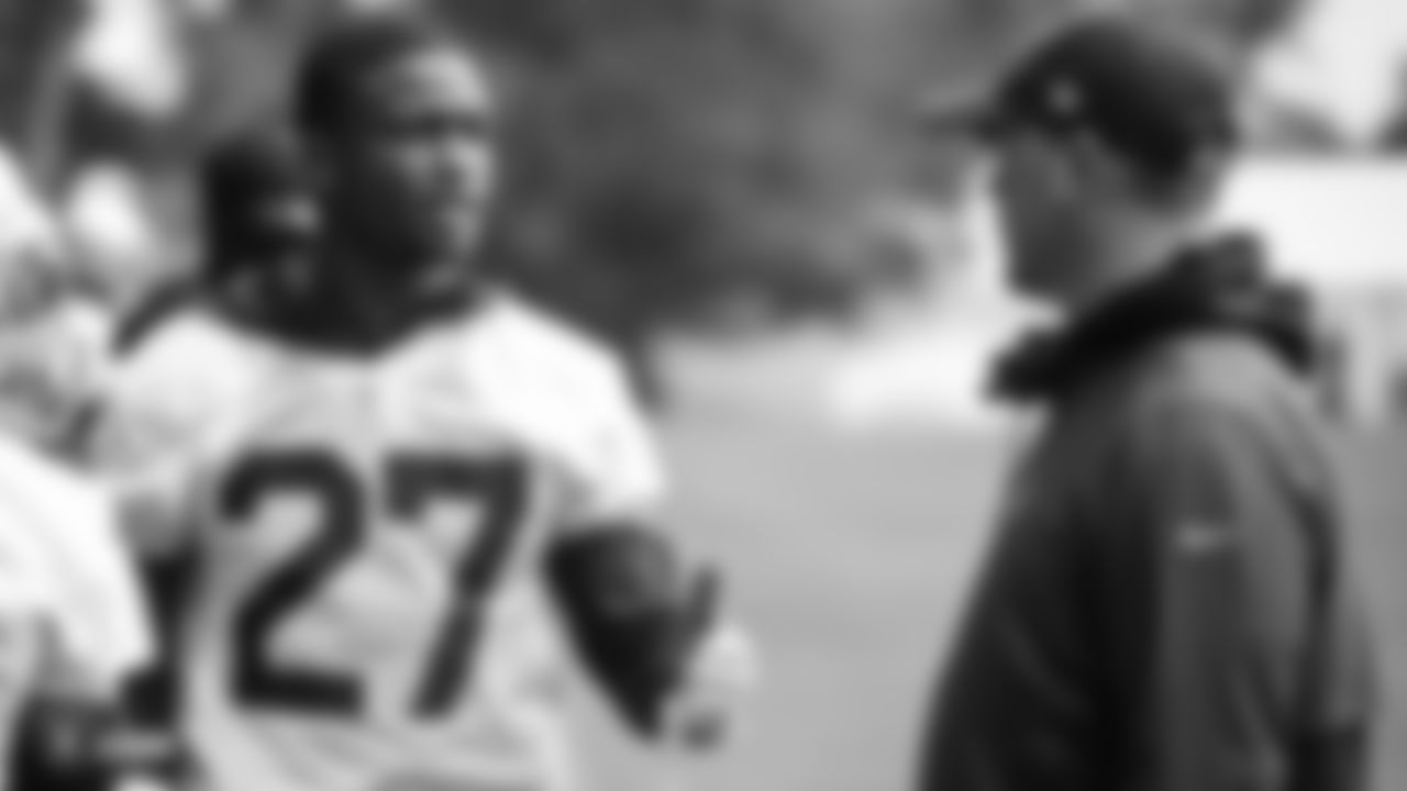 Raiders cornerback Trayvon Mullen (27) and defensive backs coach Jim O'Neil talk on the field during practice.