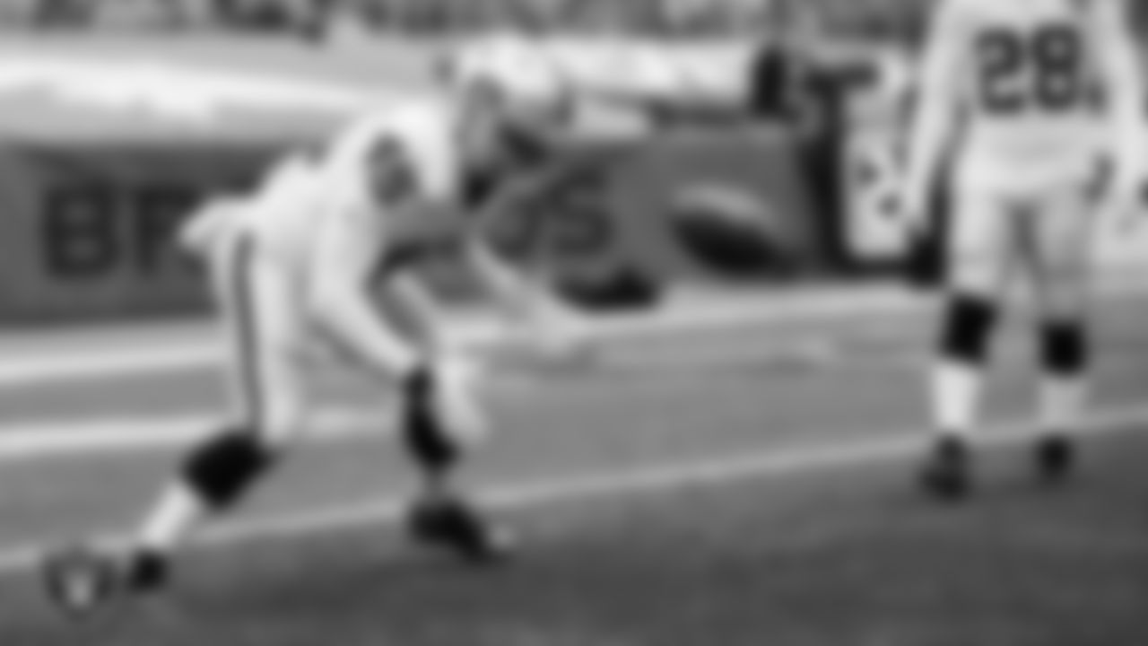 Las Vegas Raiders fullback Alec Ingold (45) warming up before the regular season away game against the Denver Broncos.