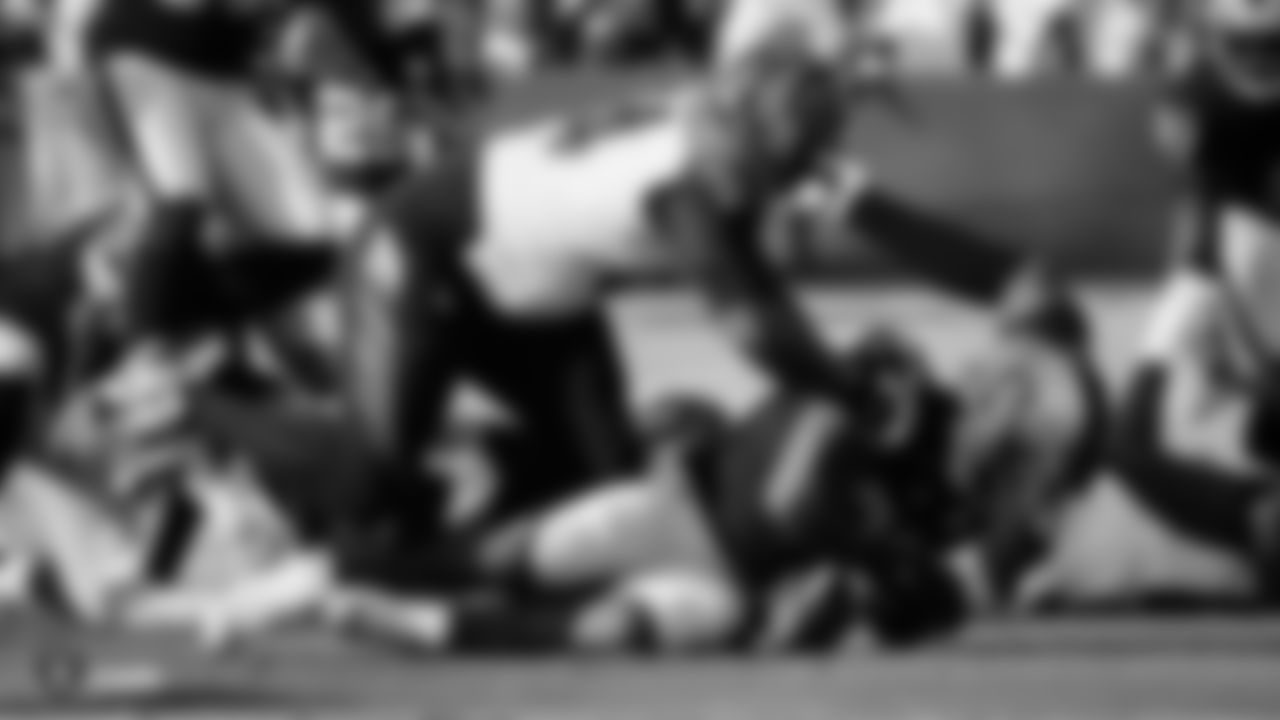 Raiders defensive tackle Maurice Hurst (73) recovers a fumble during the regular season game against the Cincinnati Bengals.