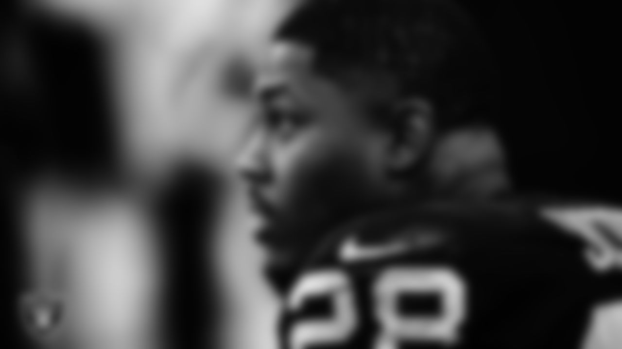 Las Vegas Raiders running back Josh Jacobs (28) during the regular season home game against the Tampa Bay Buccaneers.