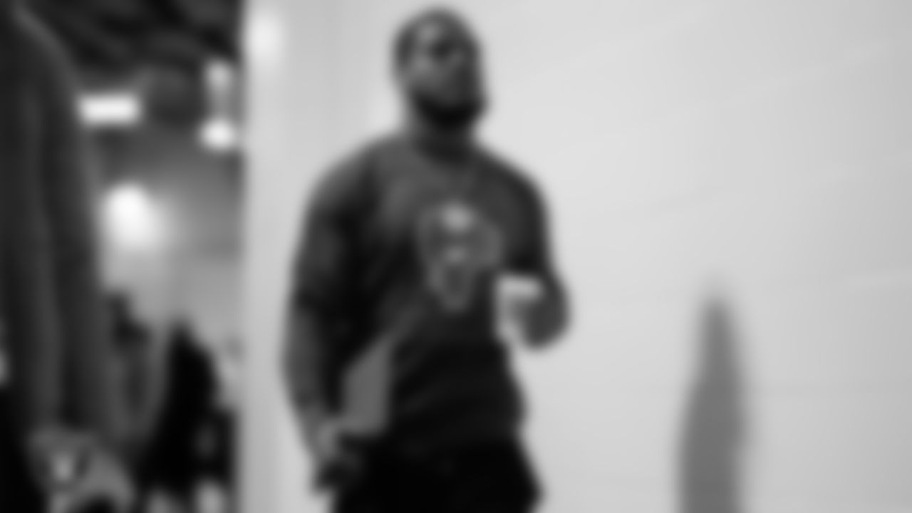 Las Vegas Raiders linebacker Denzel Perryman (52) arrives to the regular season away game against the Pittsburgh Steelers at Acrisure Stadium.