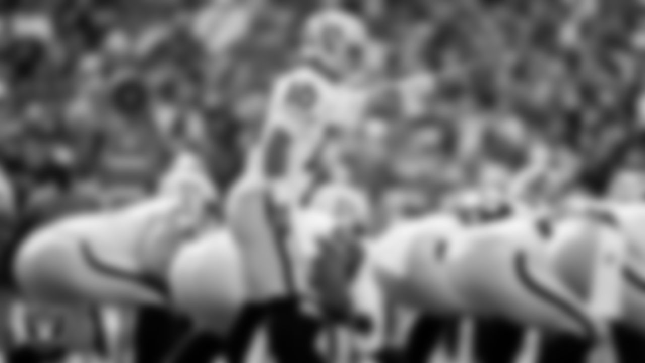 Las Vegas Raiders quarterback Jimmy Garoppolo (10) during the regular season away game against the Buffalo Bills at Highmark Stadium.
