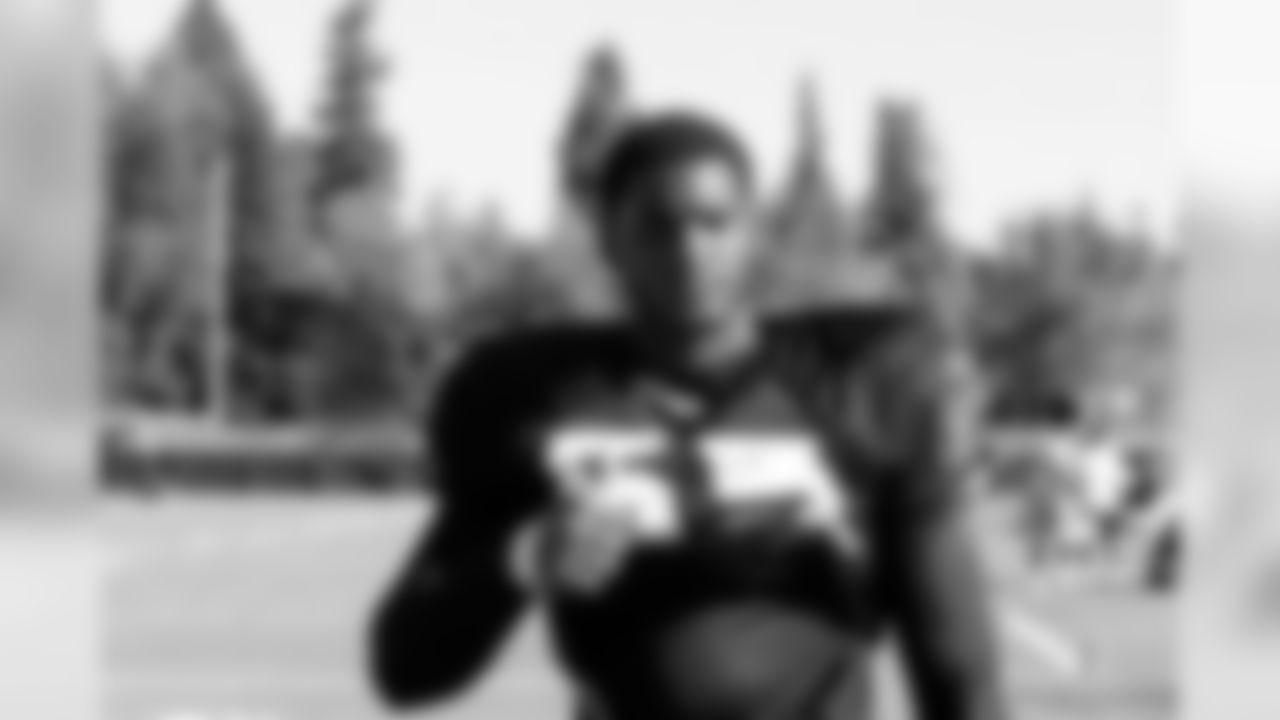 Rookie LB Rolando McClain. Photo by Tony Gonzales.