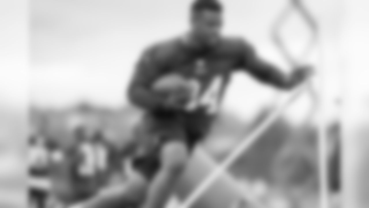 Running back (34) Malcolm Brown of the Los Angeles Rams practices on day 5 of Phase II of the offseason program workouts, Monday, May 6, 2019, in Thousand Oaks, CA. (Jeff Lewis/Rams)